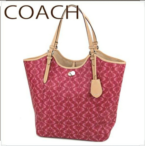 Sold COACH peyton XL Signature Dream C Tote - Picture 2 of 8